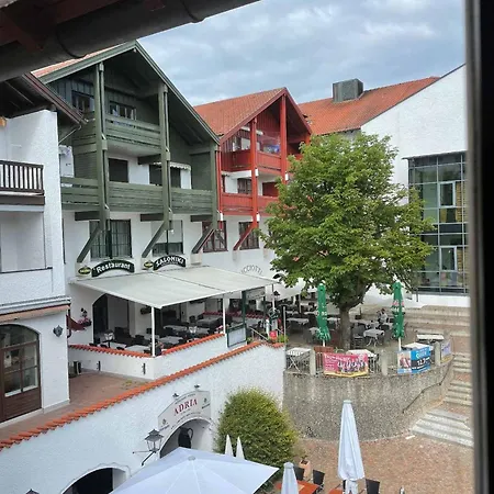 Am Brunnenplatzl Mit Bademantelzugang 바트그리스바흐